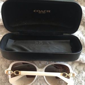 🕶WHITE COACH SUNGLASSES!